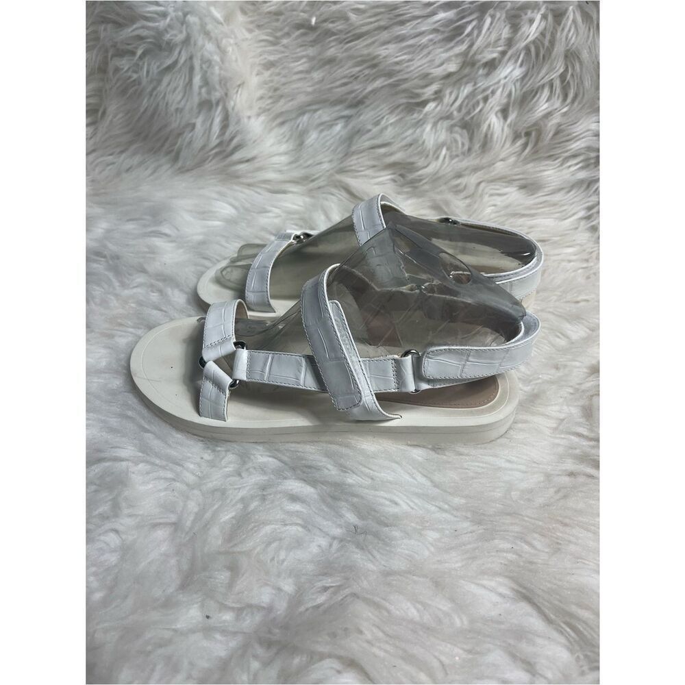 Stuart Weitzman White leather croc embossed straps Flat Sandals SZ8.5